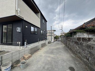 【前面道路含む現地写真】 | 八重瀬町東風平Ⅲ（全2棟）2号棟 | ※南側公道4m♪