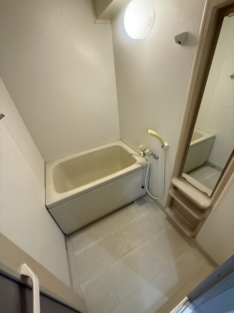 サンロイヤル新居壱番館の浴室|日々の暮らしに欠かせないお風呂です