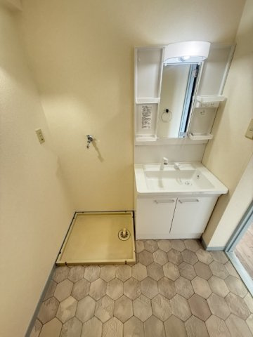 サンロイヤル新居壱番館の洗面所|忙しい朝には欠かせない洗面所です