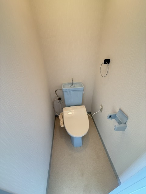 サンロイヤル新居壱番館のトイレ|コンパクトで使いやすいトイレです