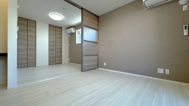 D-crinum 白銀Ⅱの居間・リビング|※反転タイプの間取となります。