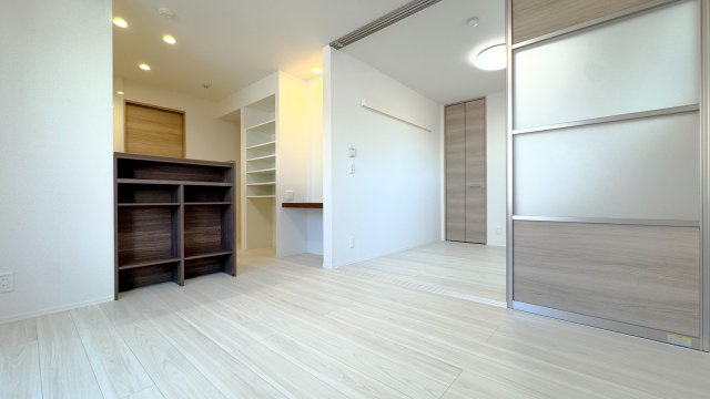 D-crinum 白銀Ⅱの居間・リビング|※反転タイプの間取となります。