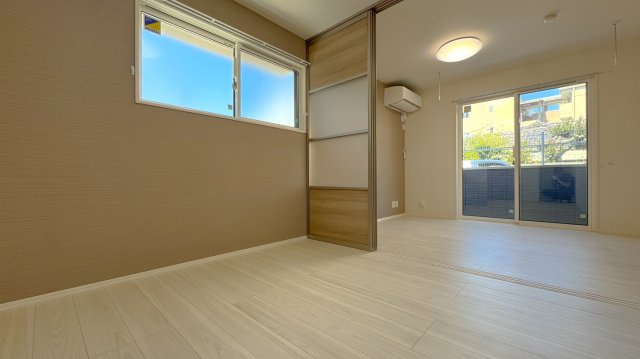 D-crinum 白銀Ⅱの洋室|※反転タイプの間取となります。