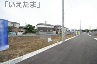 【前面道路含む現地写真】 | 【仲介手数料無料！！】府中市日新町5丁目　新築戸建て（全19棟）L号棟　4690万円 | 令和７年10月20日撮影　建築中