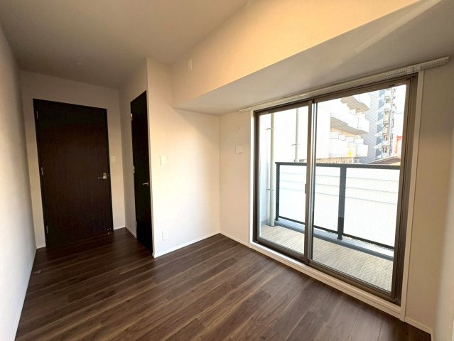 ◆２０２１年築の築浅マンション◆３沿線以上利用可能◆家具照明付き◆収納豊富◆エスリード大津京町の洋室|洋室