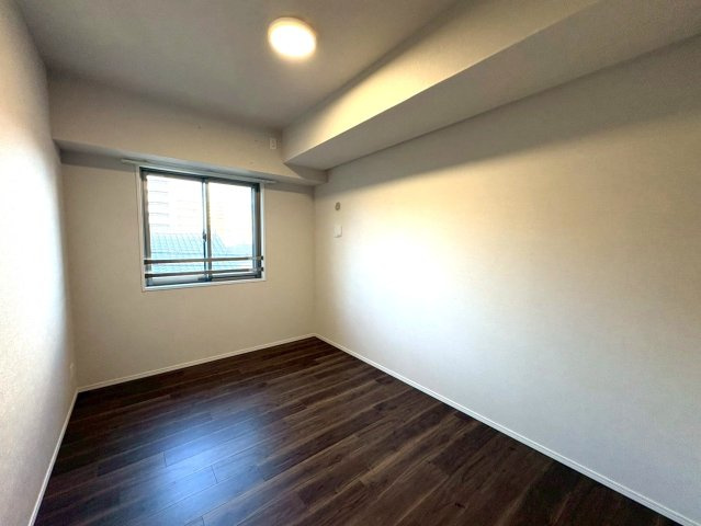 ◆２０２１年築の築浅マンション◆３沿線以上利用可能◆家具照明付き◆収納豊富◆エスリード大津京町の洋室|洋室