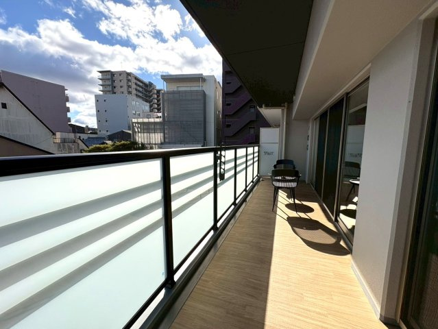 ◆２０２１年築の築浅マンション◆３沿線以上利用可能◆家具照明付き◆収納豊富◆エスリード大津京町のバルコニー|バルコニー