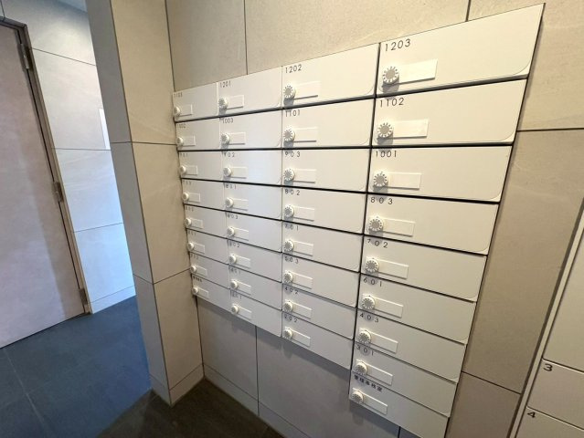 ◆２０２１年築の築浅マンション◆３沿線以上利用可能◆家具照明付き◆収納豊富◆エスリード大津京町の設備|郵便受け