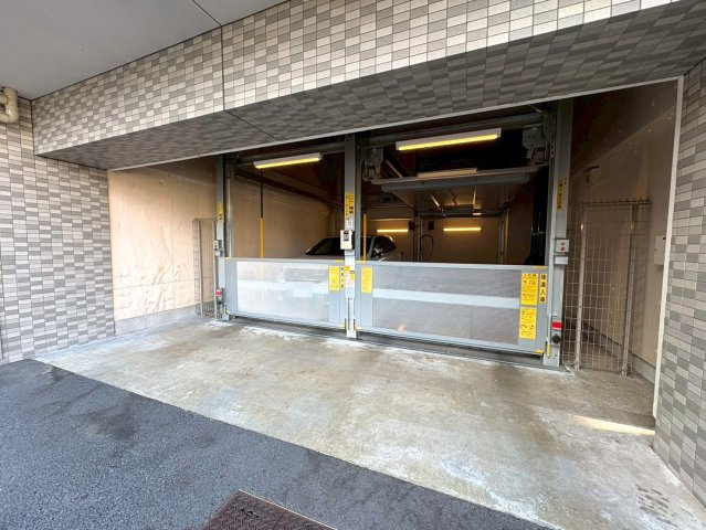 ◆２０２１年築の築浅マンション◆３沿線以上利用可能◆家具照明付き◆収納豊富◆エスリード大津京町の駐車場|駐車場