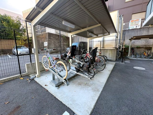 ◆２０２１年築の築浅マンション◆３沿線以上利用可能◆家具照明付き◆収納豊富◆エスリード大津京町の駐輪場|駐輪場