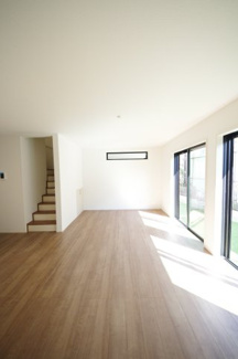 【前面道路含む現地写真】 | 【仲介手数料無料！！】府中市日新町5丁目　新築戸建て（全19棟）M号棟　4690万円 | 令和７年10月20日撮影　建築中