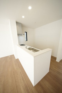 【前面道路含む現地写真】 | 【仲介手数料無料！！】府中市日新町5丁目　新築戸建て（全19棟）M号棟　4690万円 | 令和7年11月28日撮影