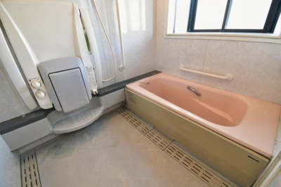 【浴室】 | 肝属郡東串良町池之原　中古戸建 | AI家具消しを使用しています。