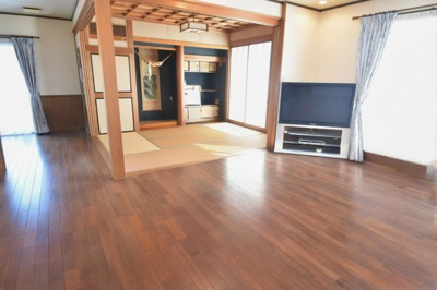 【居間・リビング】 | 肝属郡東串良町池之原　中古戸建 | AI家具消しを使用しています。