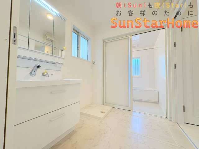 【サンスターホーム】青梅市塩船　注文施工　敷地50坪　並列3～4台駐車の独立洗面台
