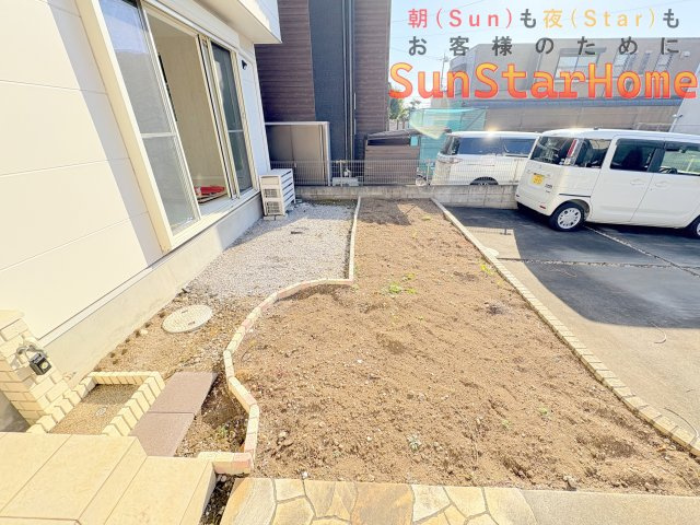 【サンスターホーム】青梅市塩船　注文施工　敷地50坪　並列3～4台駐車の庭