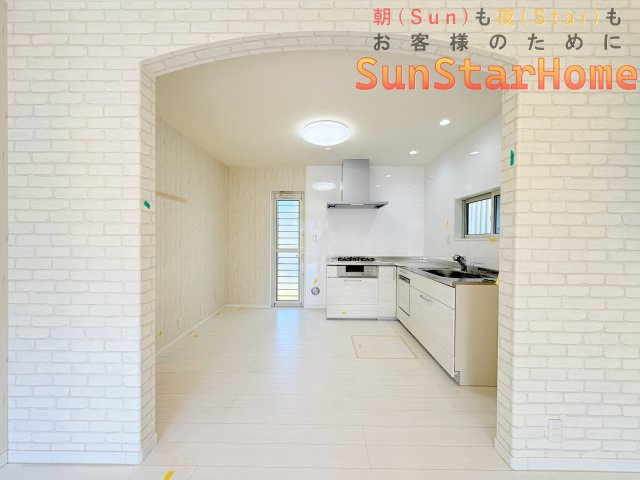 【サンスターホーム】青梅市塩船　注文施工　敷地50坪　並列3～4台駐車のキッチン