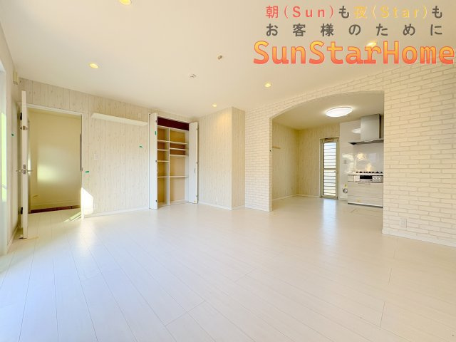 【サンスターホーム】青梅市塩船　注文施工　敷地50坪　並列3～4台駐車の居間・リビング