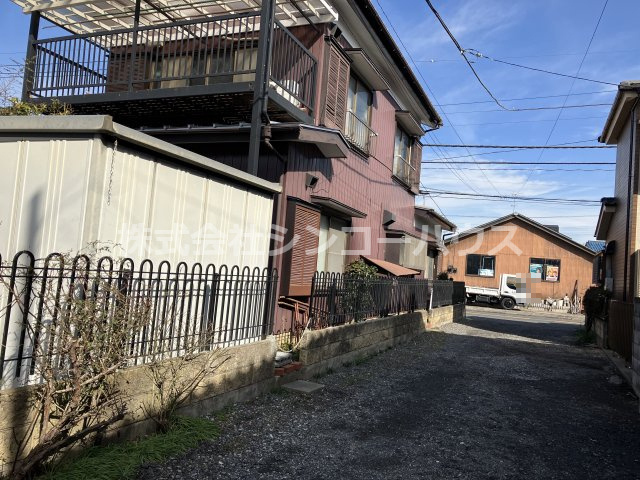 【前面道路含む現地写真】 | 久喜市上町　住宅用地 | 南東側道路も公道となっています。