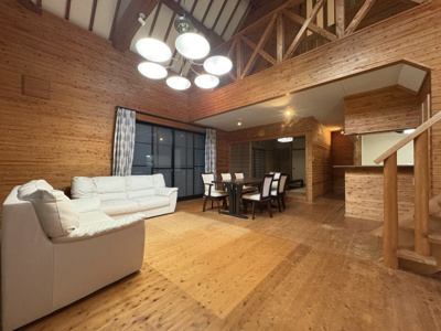 【居間・リビング】 | 丹波篠山市栗柄ログハウス調別荘