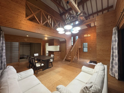 【居間・リビング】 | 丹波篠山市栗柄ログハウス調別荘