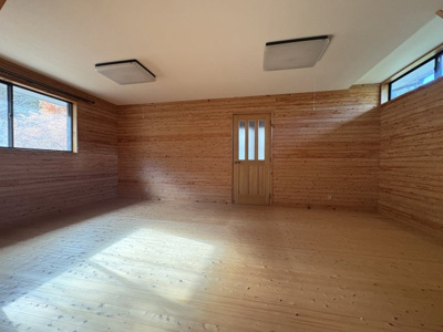 【洋室】 | 丹波篠山市栗柄ログハウス調別荘 | 2F
