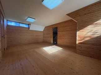 【洋室】 | 丹波篠山市栗柄ログハウス調別荘 | 2F
