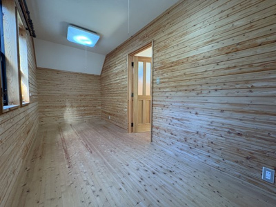 【洋室】 | 丹波篠山市栗柄ログハウス調別荘 | 2F
