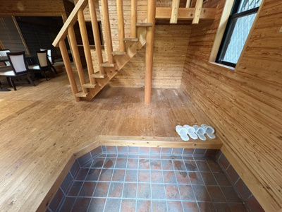 【玄関】 | 丹波篠山市栗柄ログハウス調別荘