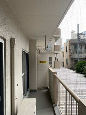 目黒グリーンコープのバルコニー|落ち着いた時間を過ごせるバルコニーです