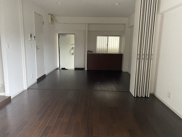 目黒グリーンコープの居間・リビング|ゆったり過ごせるリビングです