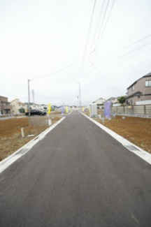 【前面道路含む現地写真】 | 令和７年10月20日撮影　建築中