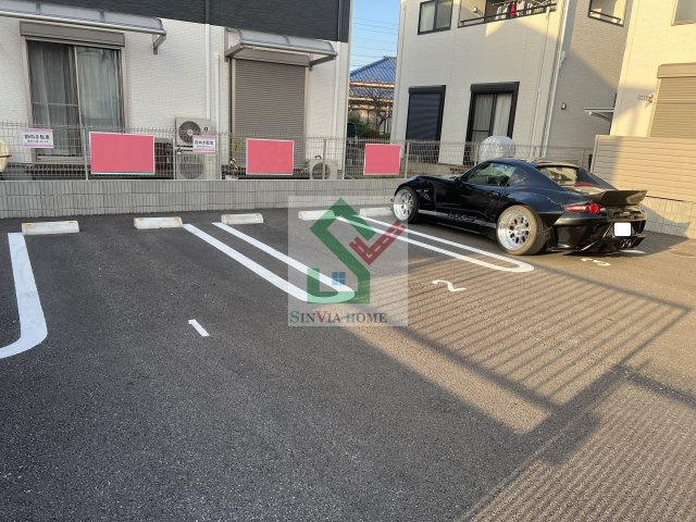 カルム荒幡の駐車場