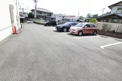 【駐車場】 | ルミエール | 駐車場です