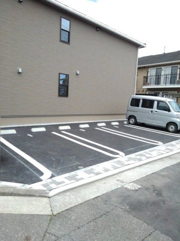 フルール　ド　プリュヌの駐車場