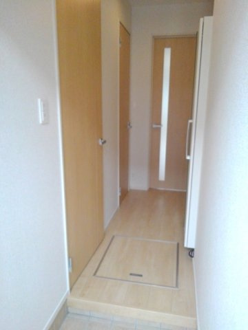 フルール　ド　プリュヌの玄関