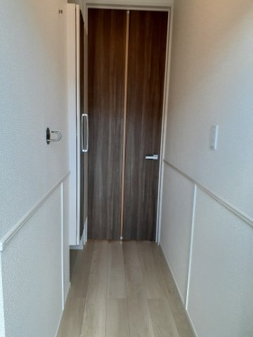 メゾン　ド　リバーサイドの玄関