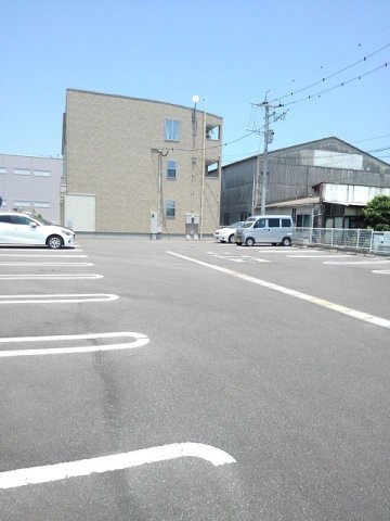 グランブルーの駐車場