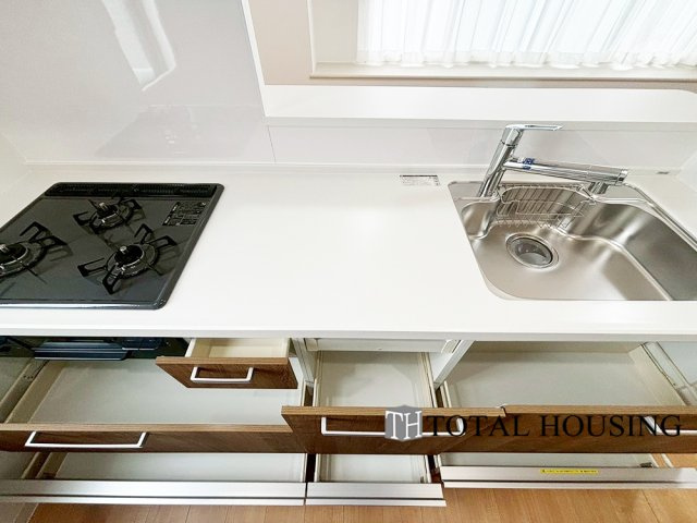 【キッチン】 | ステイツ南14条グランバレーヌ | キッチンワークしながら大切な家族との会話を楽しむ。家族のコミュニケーションが生まれるキッチンです♪