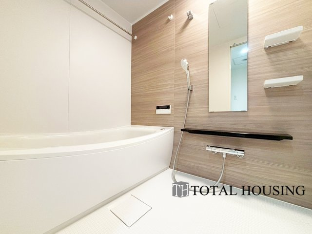 【浴室】 | ステイツ南14条グランバレーヌ | アクセントパネルで落ち着きのある雰囲気を演出したバスルーム♪毎日の疲れを癒やすバスタイムをお楽しみ下さい！