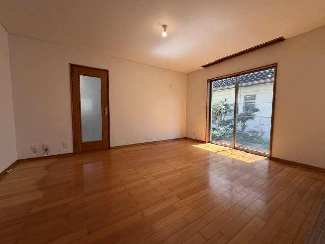 前橋市箱田町１期　中古戸建の居間・リビング|■明るいリビングダイニング