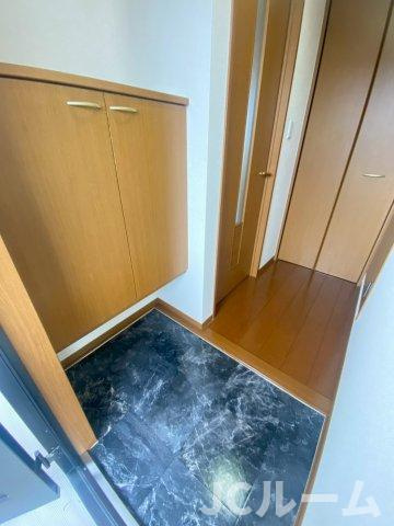 グランドハイデンス Bの玄関|反転タイプの部屋の写真です