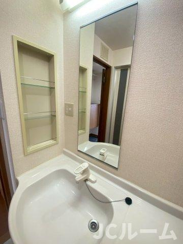 グランドハイデンス Bの洗面所|反転タイプの部屋の写真です