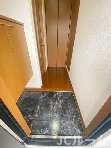 グランドハイデンス Bの玄関|反転タイプの部屋の写真です