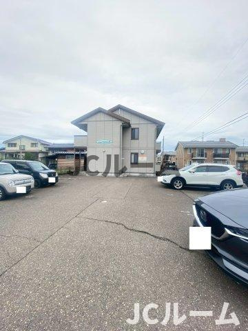 グランドハイデンス Bの駐車場