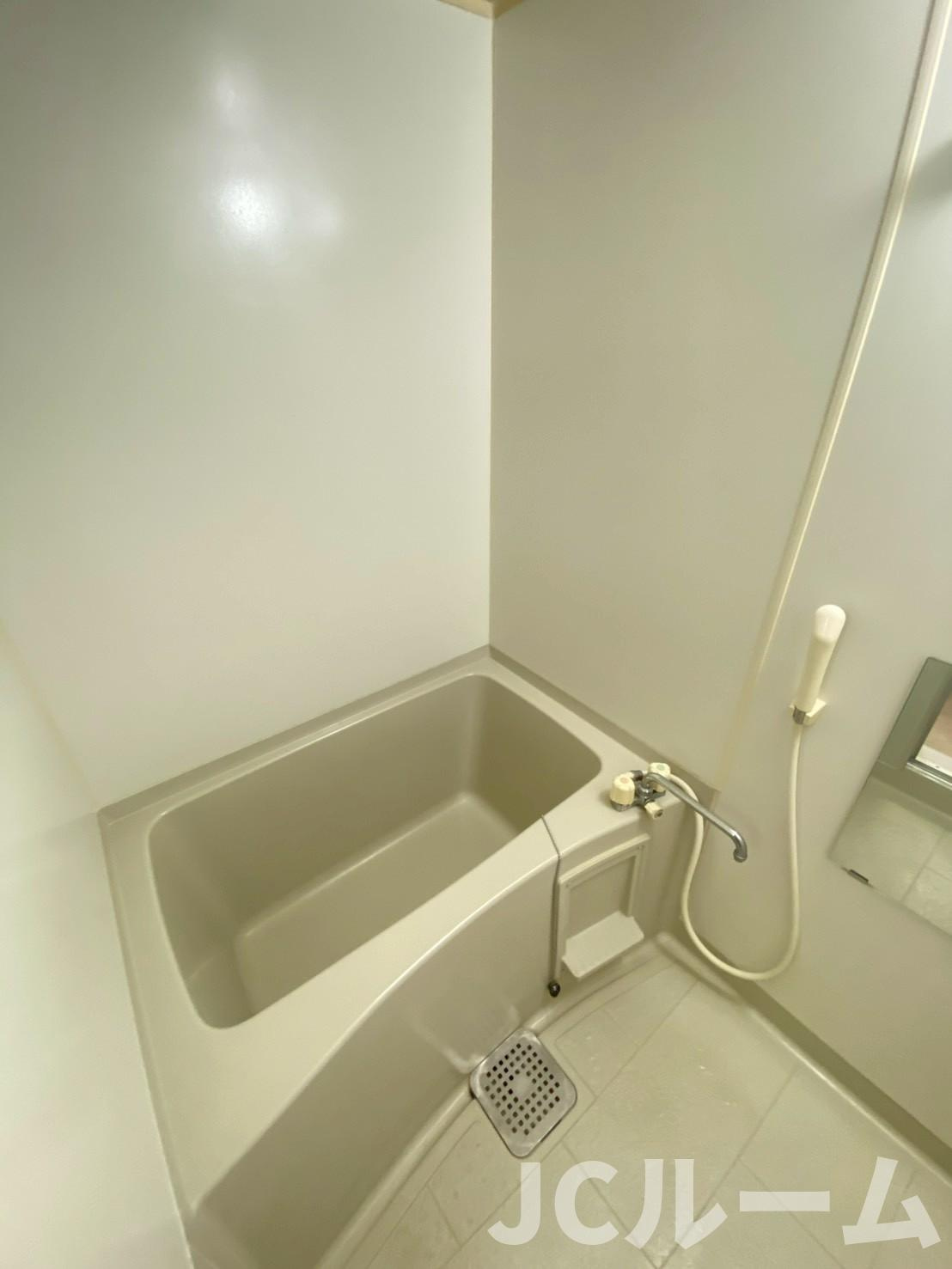 グランドハイデンス Bの浴室|反転タイプの部屋の写真です