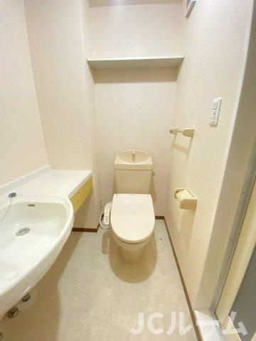 グランドハイデンス Bのトイレ|反転タイプの部屋の写真です