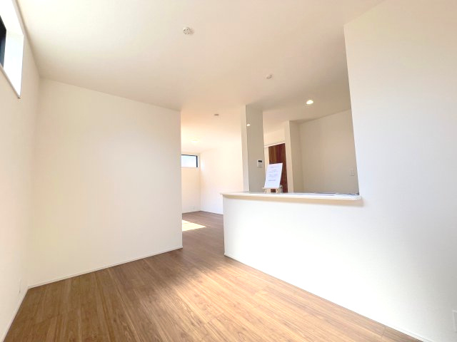 昭島市東町5丁目　新築戸建全1棟のキッチン|テーブルとキッチン、トータルコーデで叶える憧れの空間。