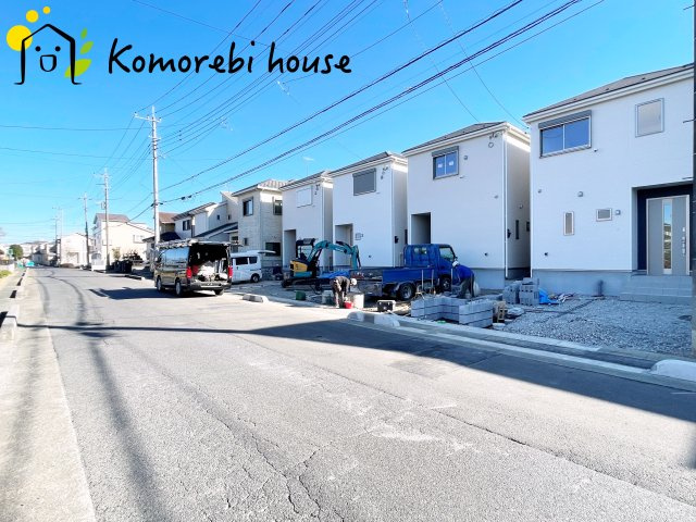 伊奈町中央　第3　クレイドルガーデン　01の前面道路含む現地写真|前面道路含む現地写真です