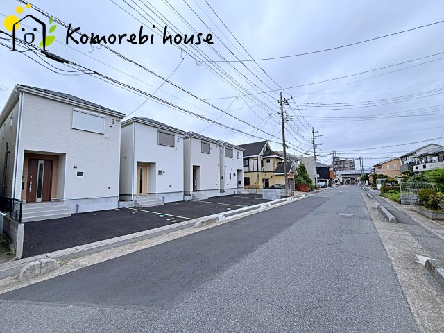 伊奈町中央　第3　クレイドルガーデン　01の前面道路含む現地写真|前面道路含む現地写真です
